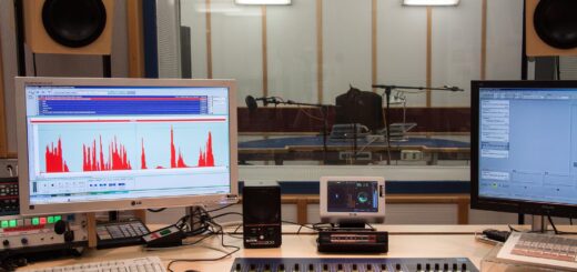 How to play sound at end of R Script