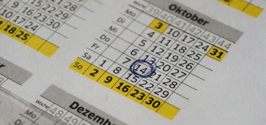 How to Change Cell Color Based on Date in R
